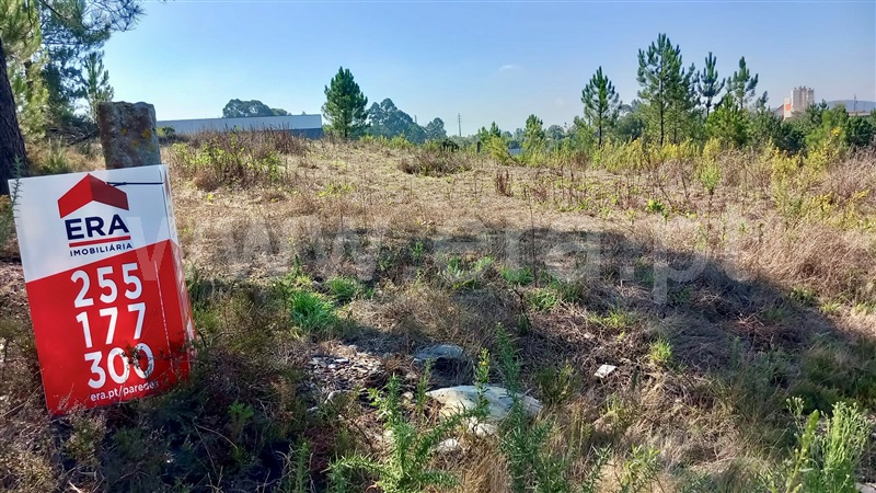 Terreno / Paredes, Gandra