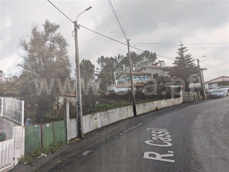 Terreno / Paredes, Gandra