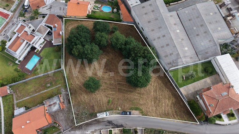 Terreno / Paredes, Gandra