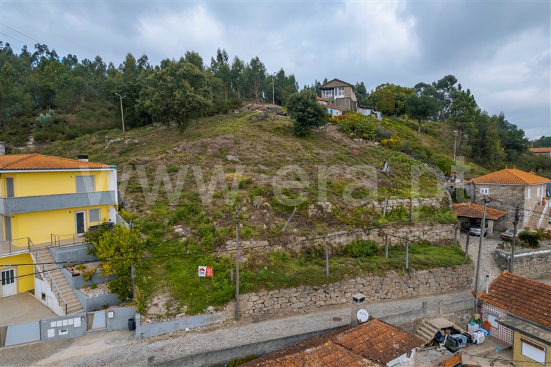 Terreno / Paredes, Lordelo