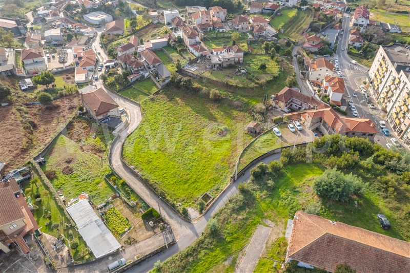 Terreno / Paredes, Lordelo