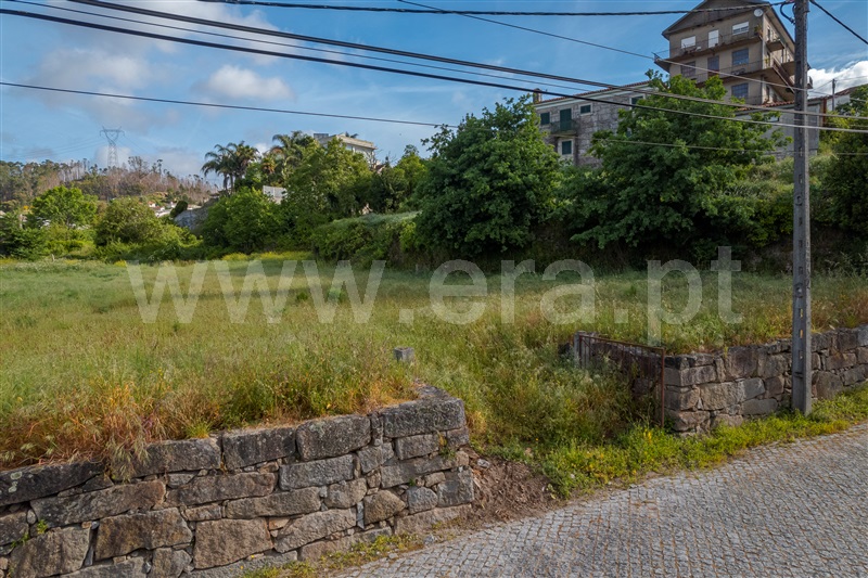 Terreno / Paredes, Lordelo