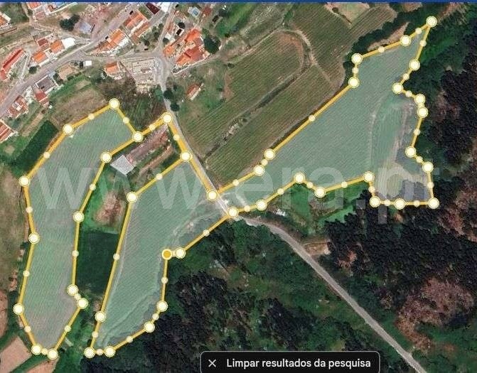 Terreno / Paredes, Paredes