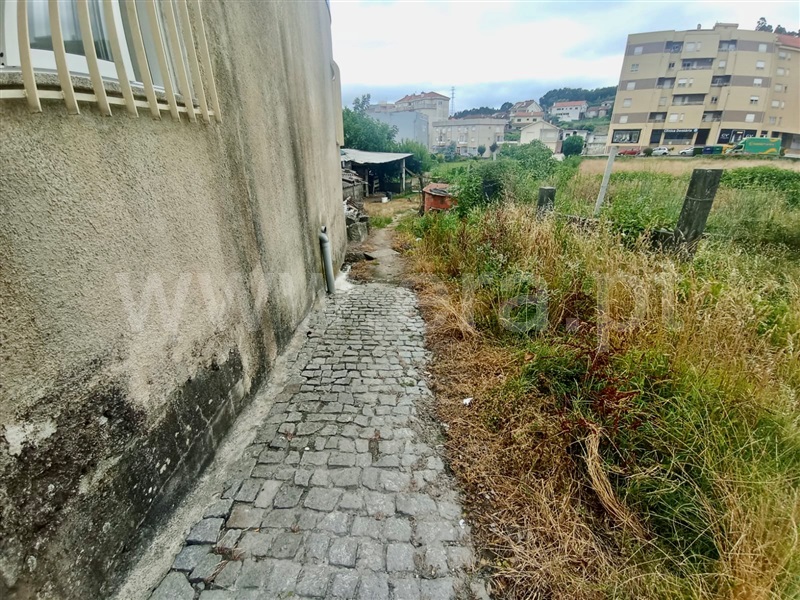 Terreno / Paredes, Rebordosa