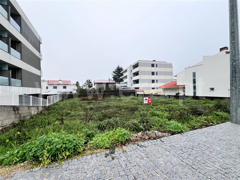 Terreno / Paredes, Rebordosa