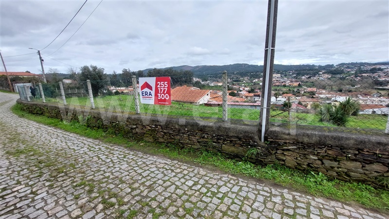 Terreno / Paredes, Recarei