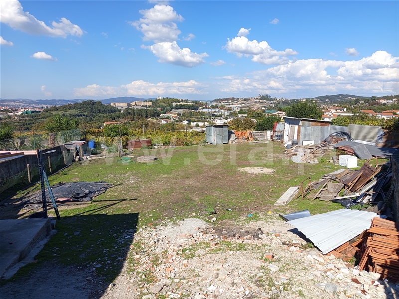 Terreno / Penafiel, Duas Igrejas