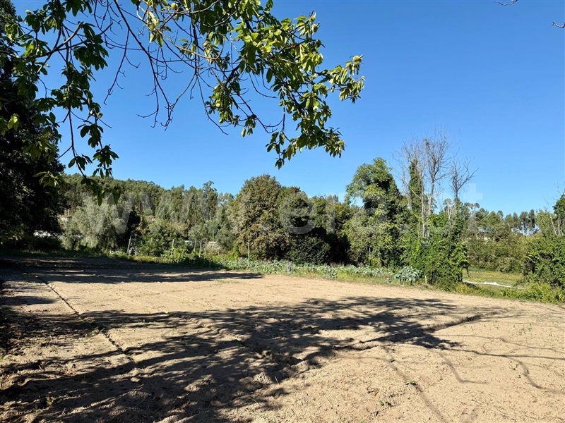 Terreno / Póvoa de Lanhoso, Campos e Louredo