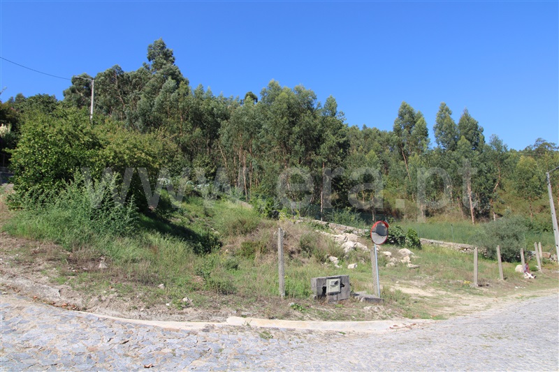 Terreno / Póvoa de Lanhoso, Campos e Louredo