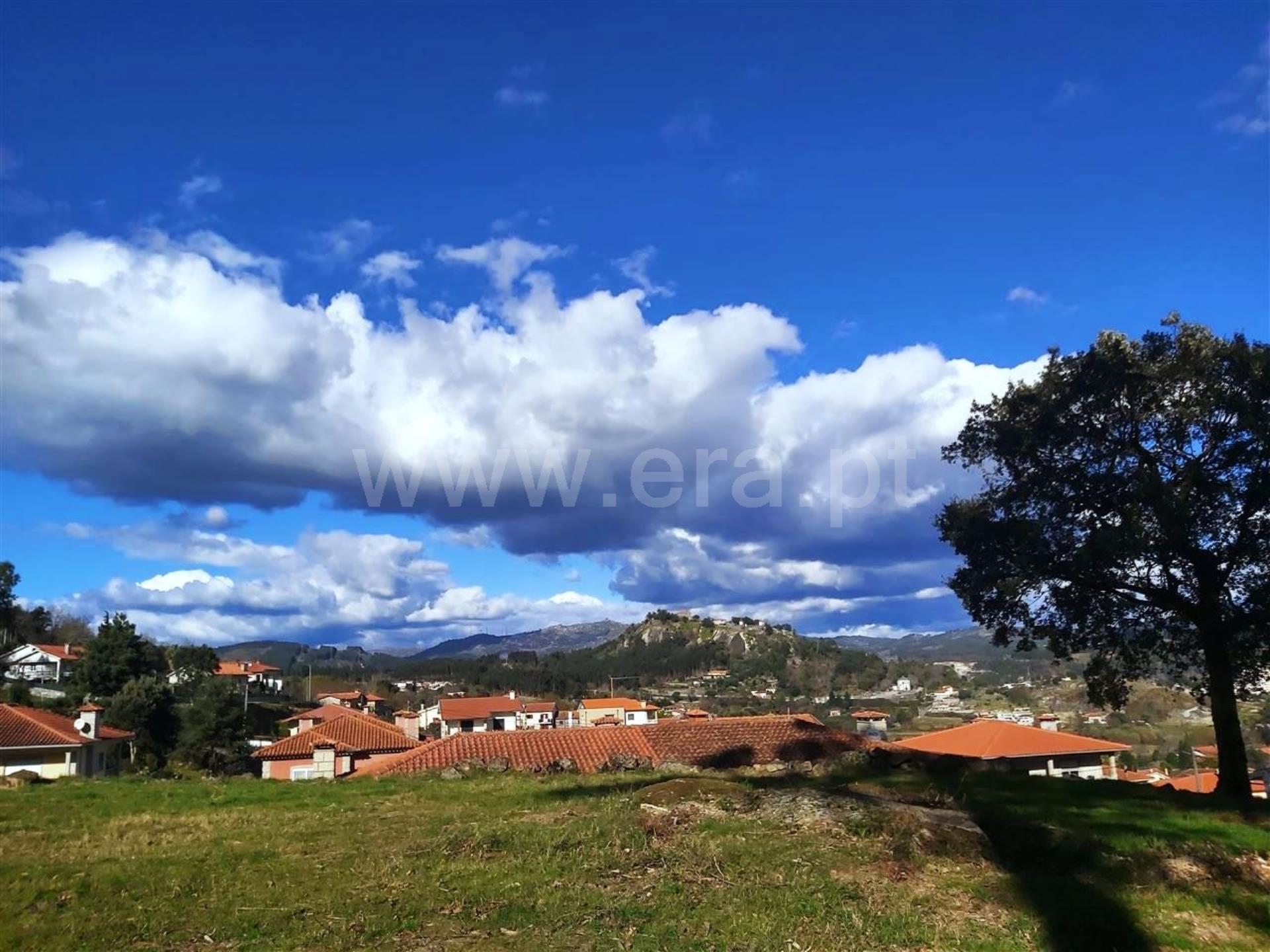 Land for sale in Póvoa de Lanhoso, Portugal — €170,000