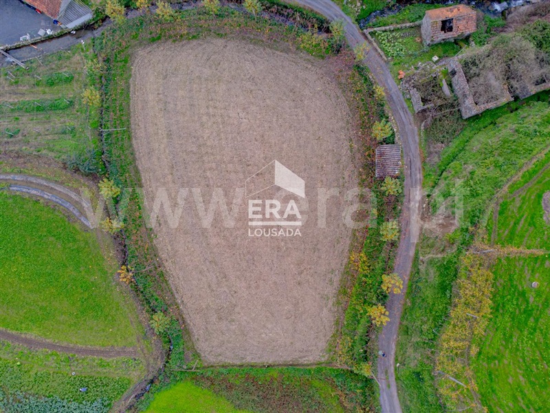 Terreno Rústico / Felgueiras, Idães
