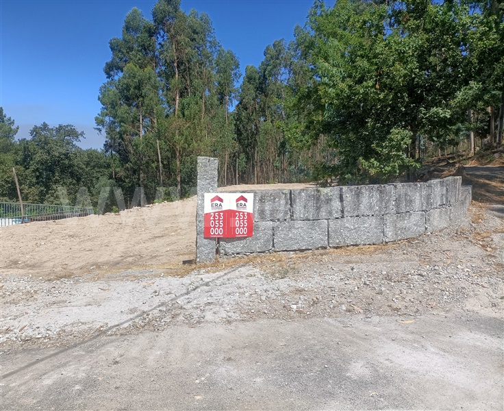 Terreno Rústico / Guimarães, Atães e Rendufe