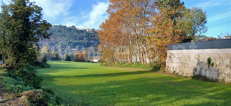 Terreno / Guimarães, Atães e Rendufe