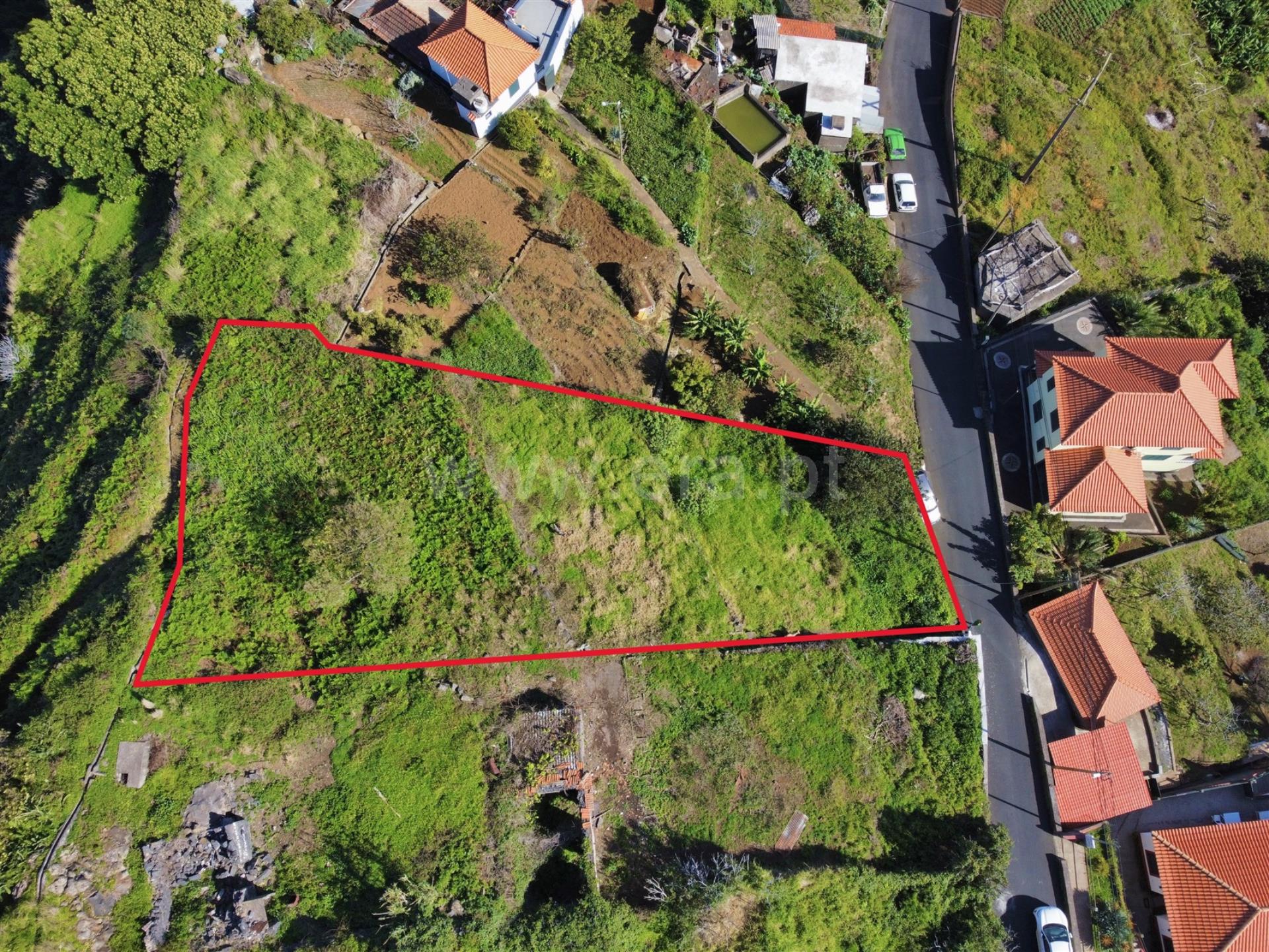 Land for sale in Armamar, Portugal — €80,000