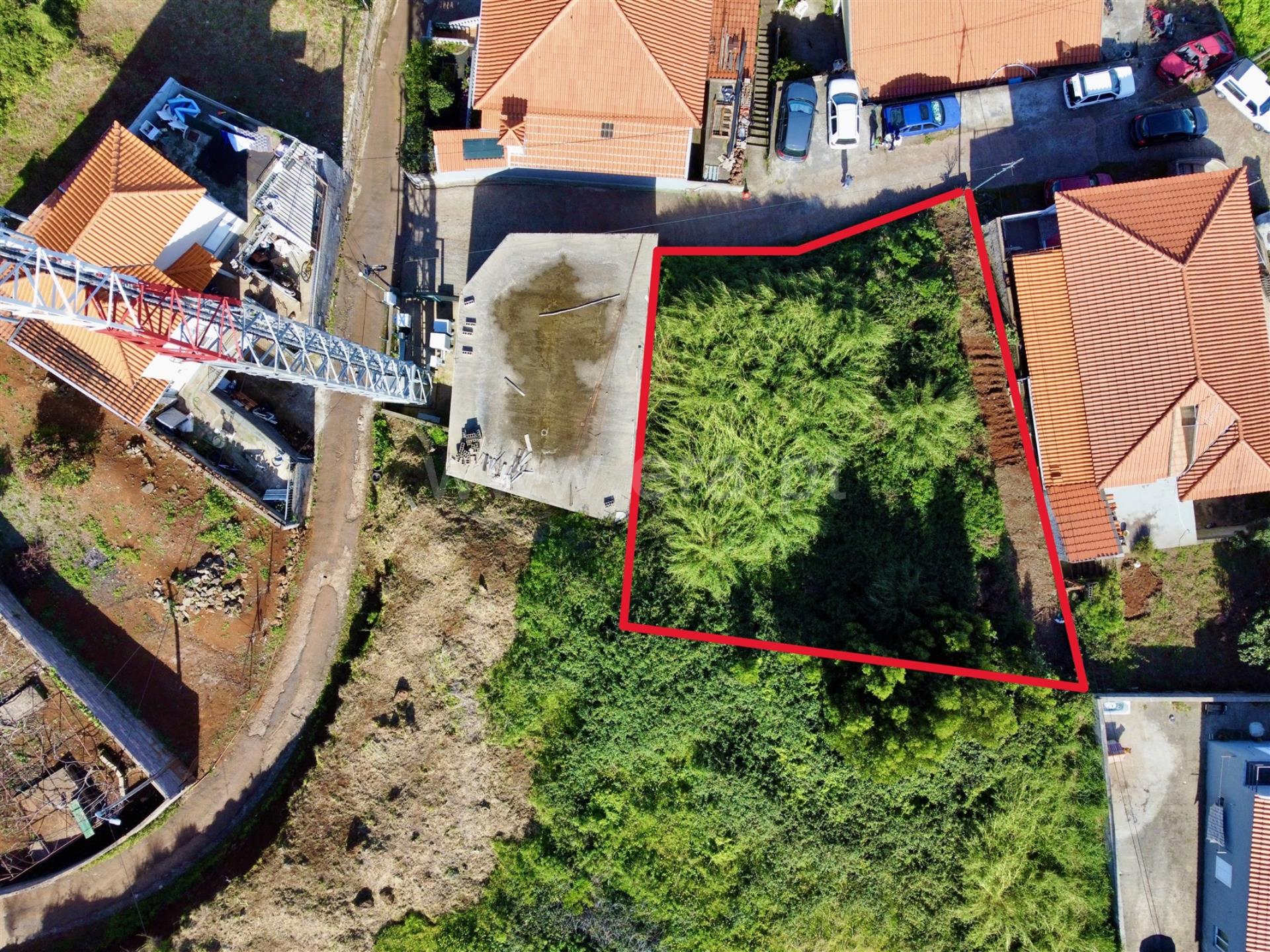 Land for sale in Armamar, Portugal — €60,000