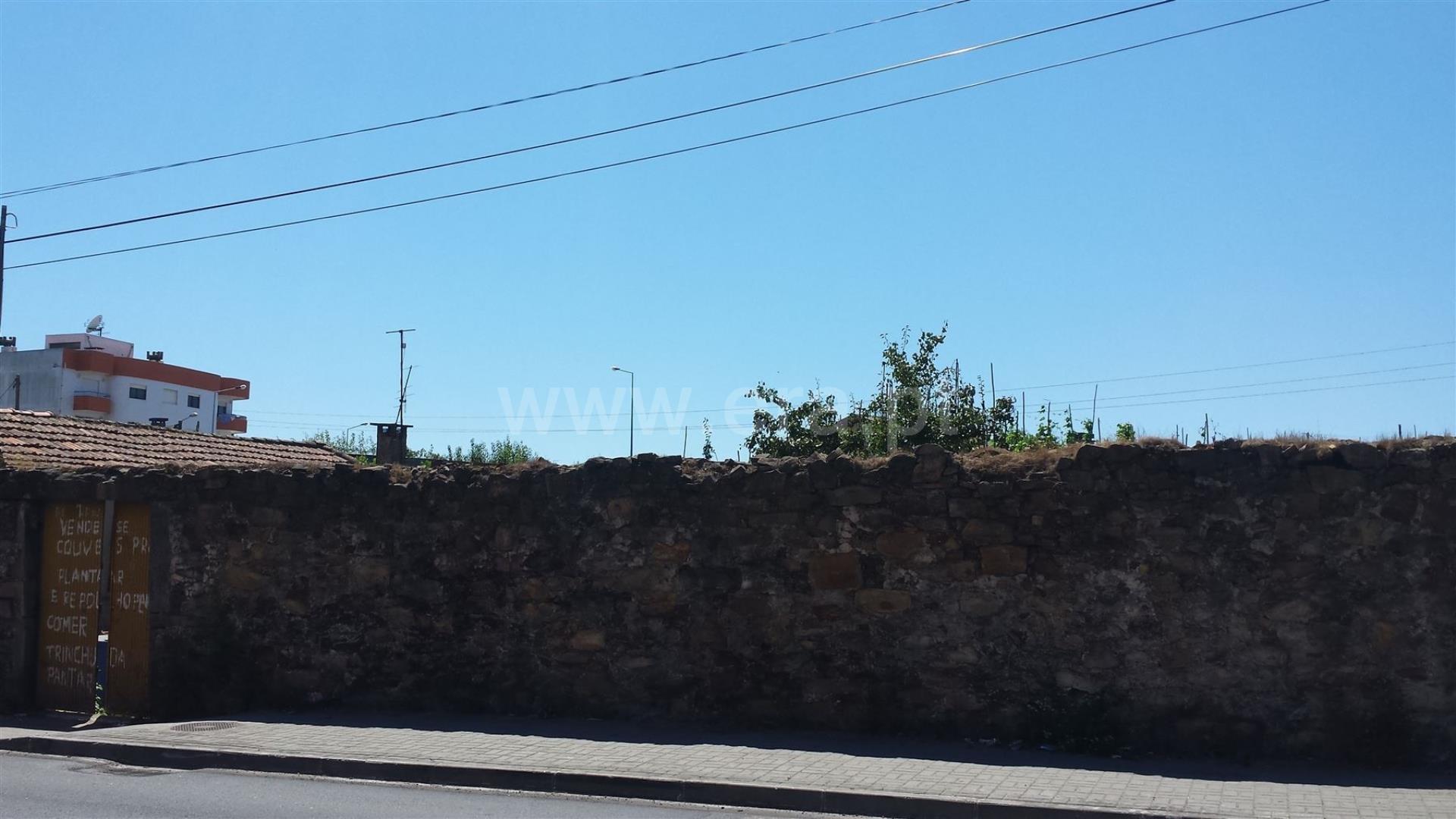 Land for sale in Santa Maria da Feira, Portugal — €477,000