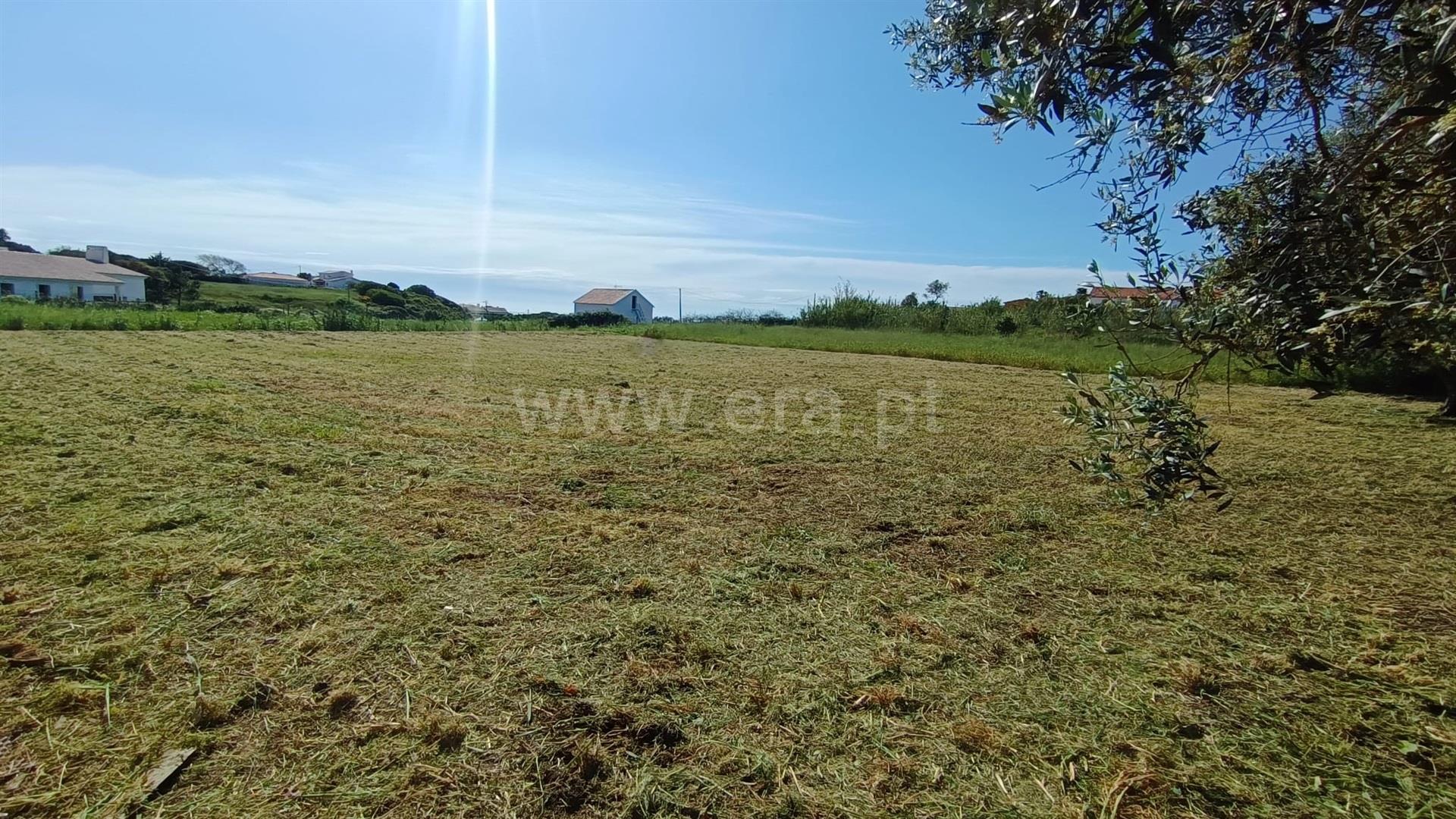 Land for sale in Sesimbra, Portugal — €215,000