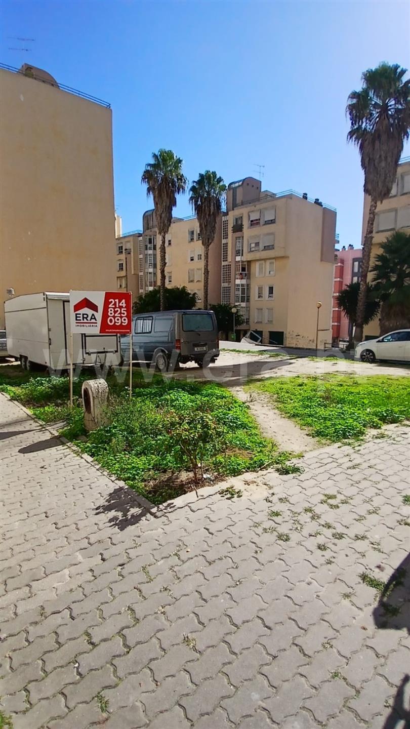 Land for sale in Almada, Portugal — €160,000
