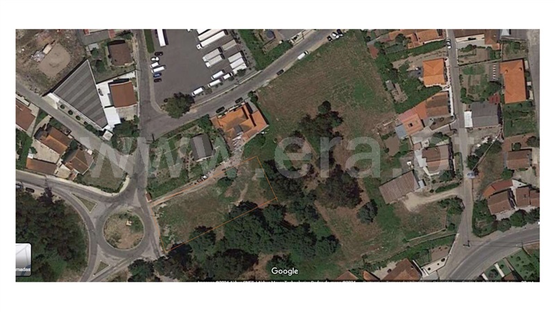 Terreno Urbano / Lousada, Silvares, Pias, Nogueira e Alvarenga