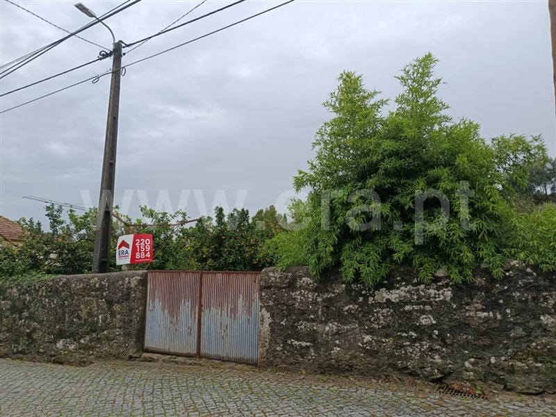 Terreno Urbano / Maia, Nogueira e Silva Escura