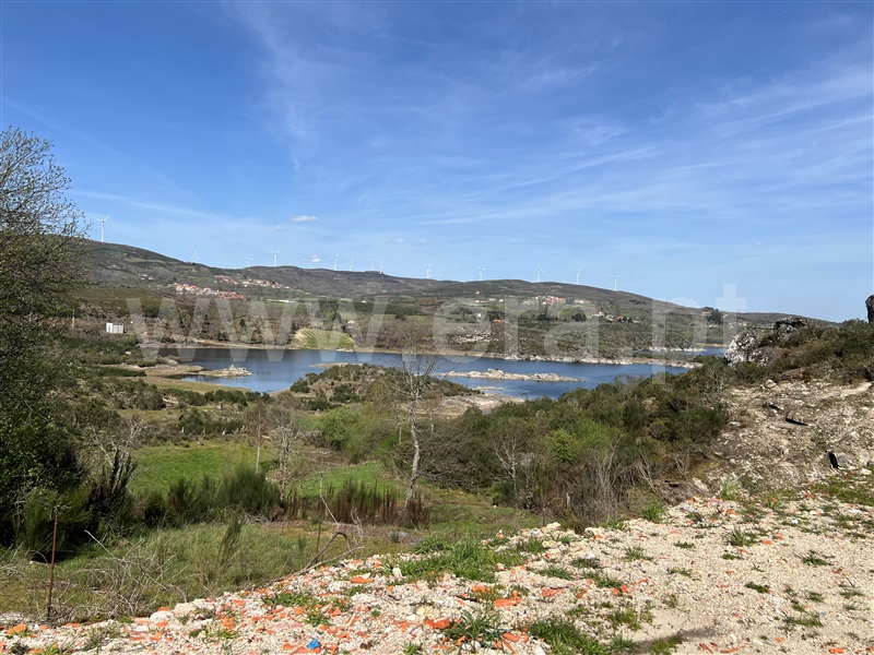Terreno Urbano / Montalegre, Viade de Baixo e Fervidelas
