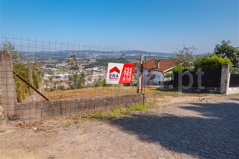 Terreno Urbano / Paredes, Louredo