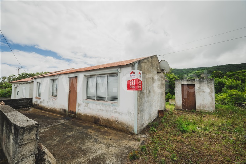 Terreno Urbano / Praia da Vitória, Biscoitos