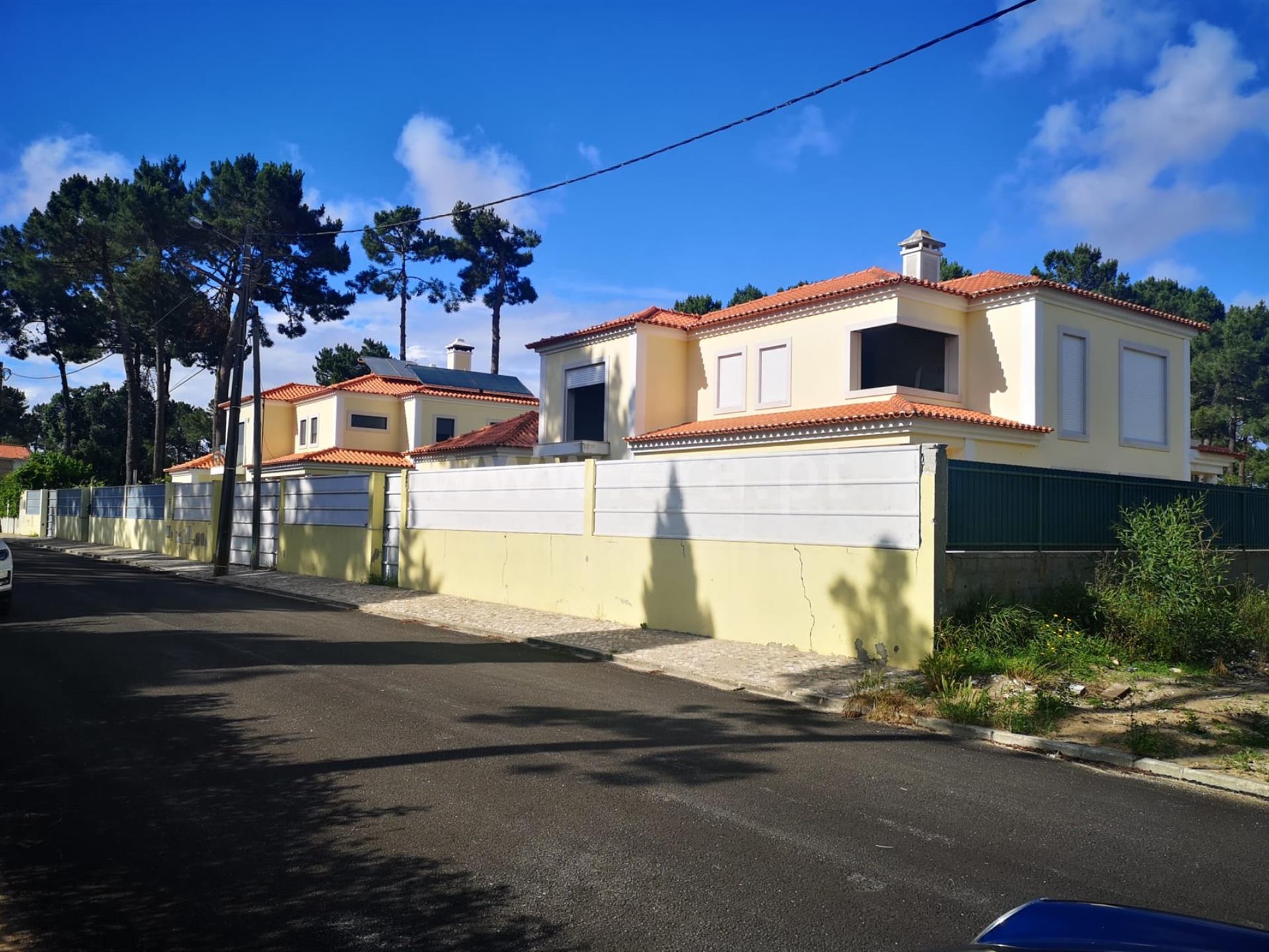 Land for sale in Seixal, Portugal — €799,000