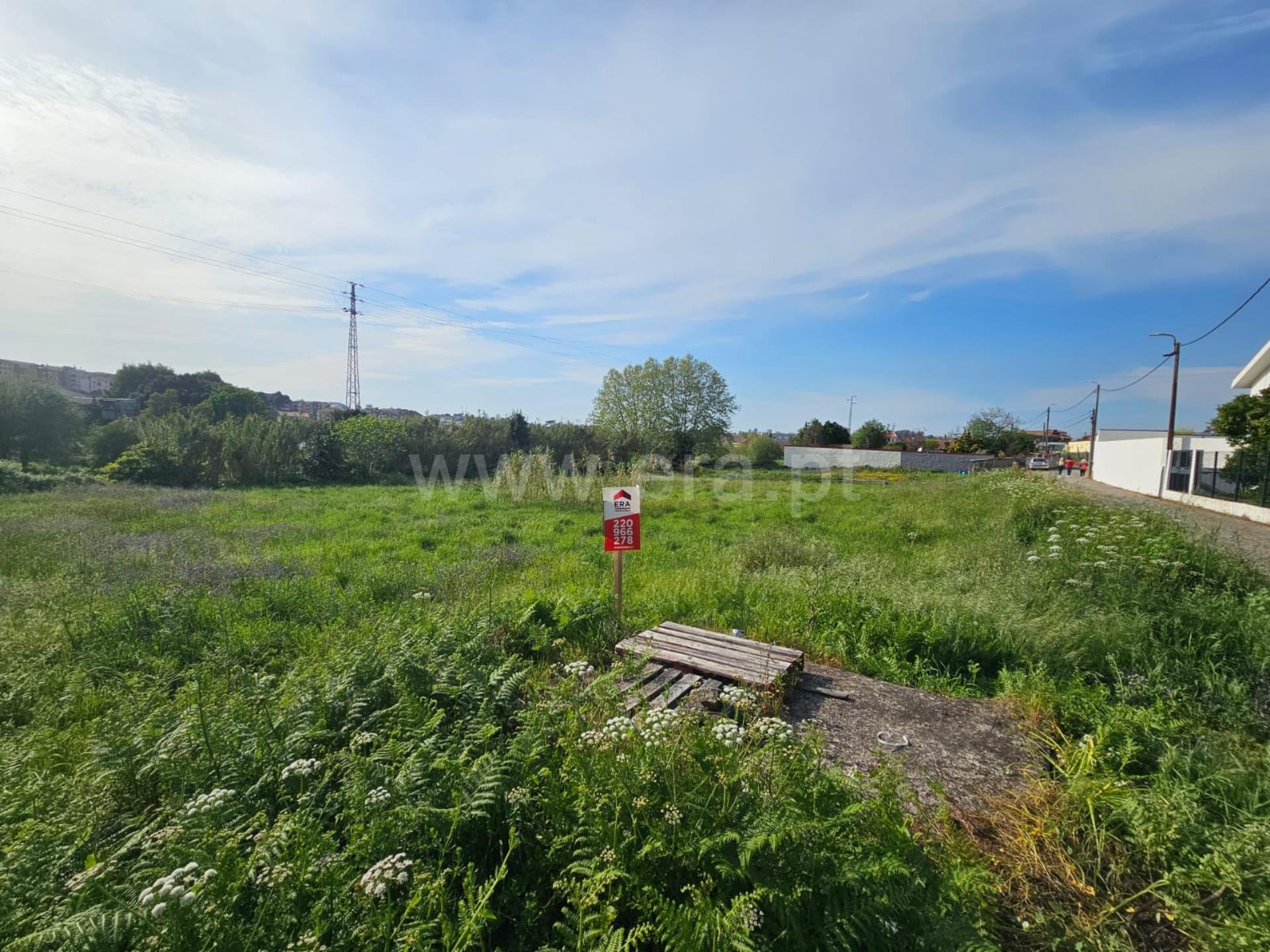 Land for sale in Vila Nova de Gaia, Portugal — €390,000