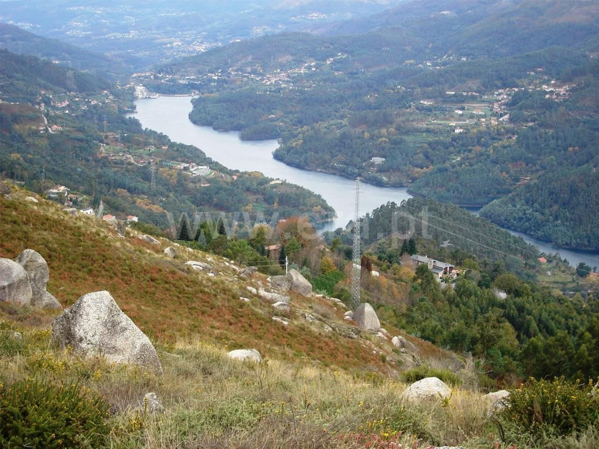 Land for sale in Vieira do Minho, Portugal — €295,000